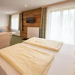 Embacherhof 3* Embach